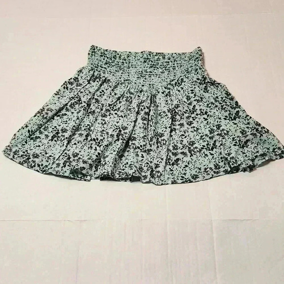 💥 4 Aeropostale Skirts Size Medium Floral  Print/Embroidered 💥 - Picture 1 of 10
